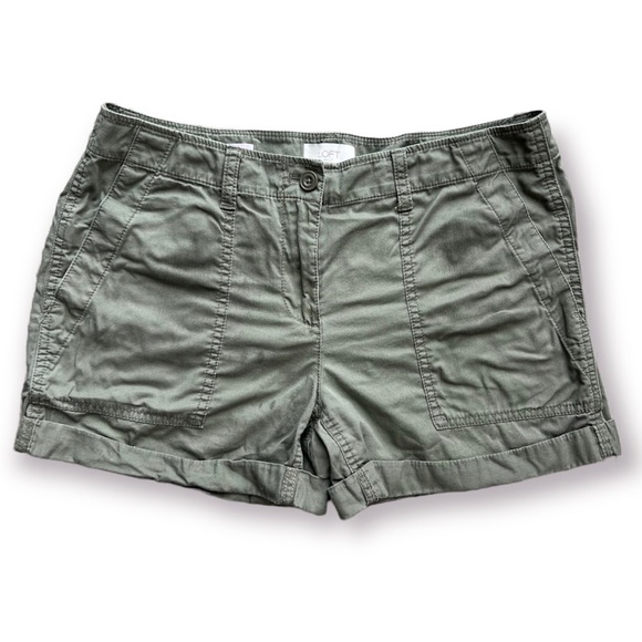LOFT Pants - LOFT Outlet Olive Green Cargo Shorts | Size: 4